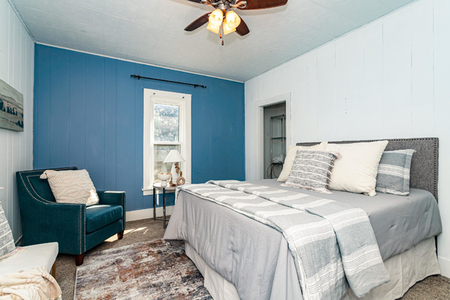 Next Photo