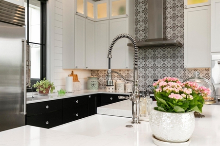Next Photo